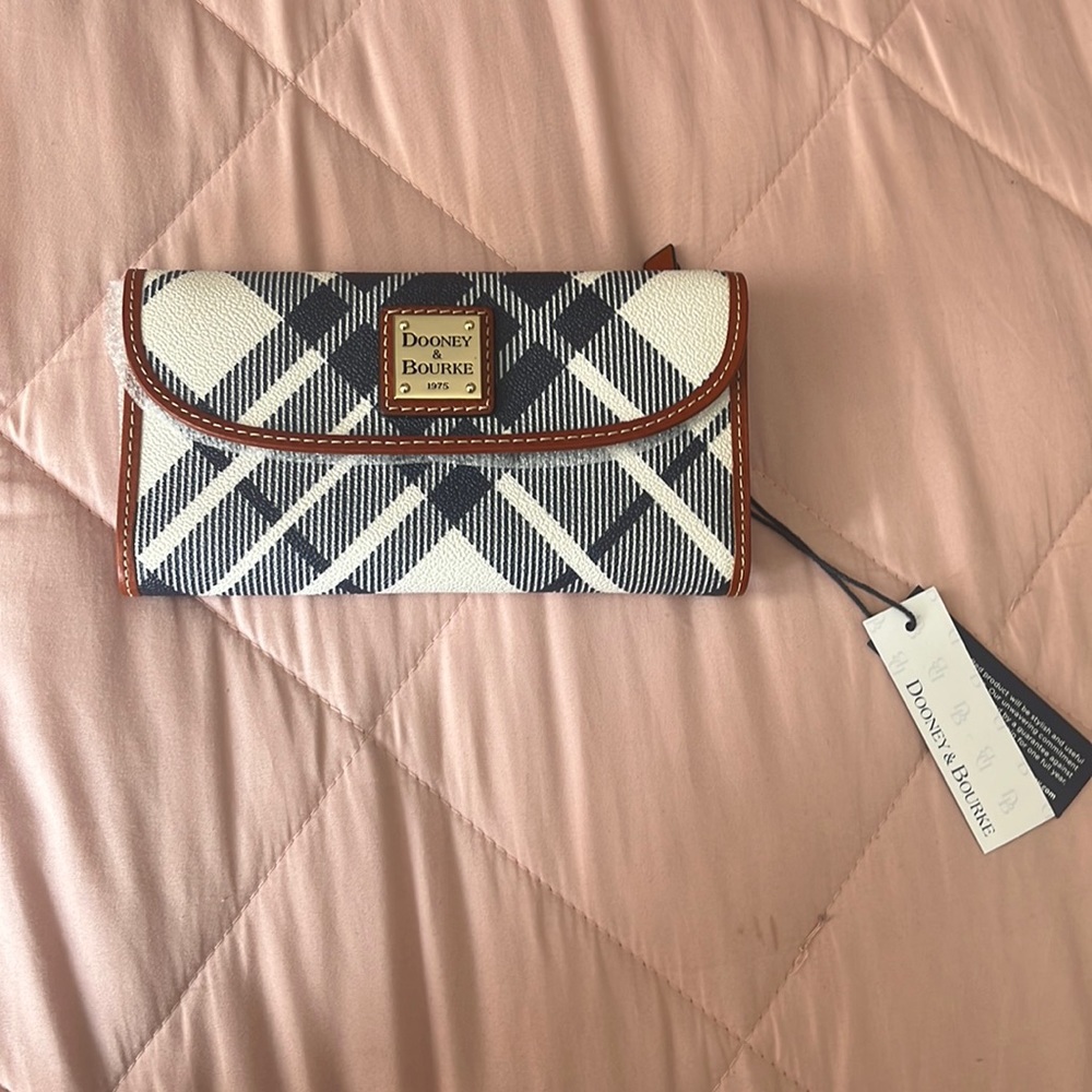 Dooney & Bourke wristlet